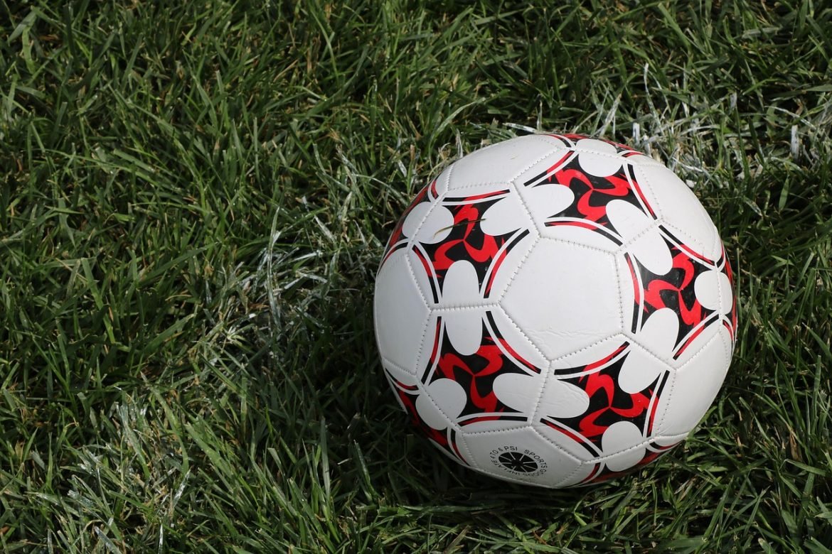 Liverpool e Manchester City empatam em duelo equilibrado pela Premier League