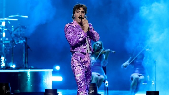 Benson Boone trouxe o deslumbramento para sua efficiency de 2025 AMAs de  'Mystical Magical' - Botafogo Notícias